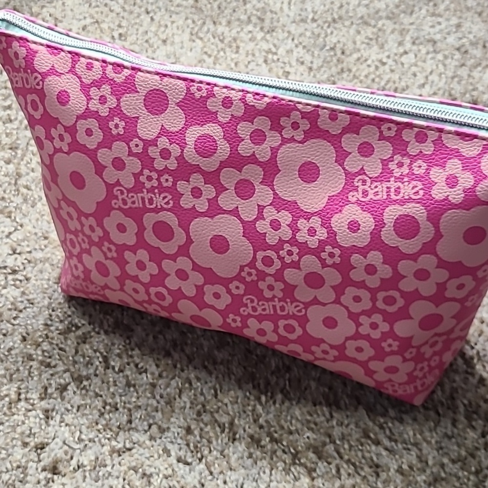 Barbie Make-up Accessory Bag - Picture 3 of 7
